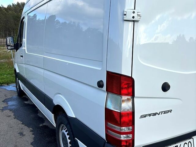 Белый Мерседес Sprinter, объемом двигателя 3 л и пробегом 217 тыс. км за 25000 $, фото 2 на Automoto.ua