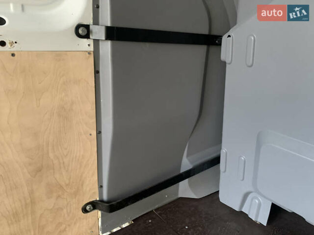 Белый Мерседес Sprinter, объемом двигателя 3 л и пробегом 310 тыс. км за 27990 $, фото 29 на Automoto.ua