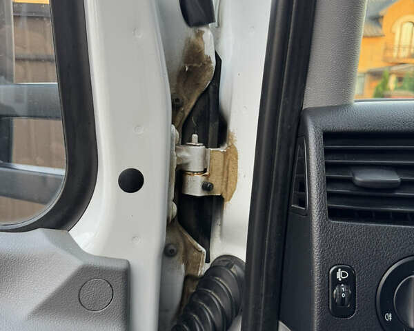 Белый Мерседес Sprinter, объемом двигателя 2.14 л и пробегом 331 тыс. км за 21500 $, фото 21 на Automoto.ua
