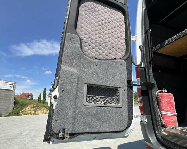 Белый Мерседес Sprinter, объемом двигателя 2.1 л и пробегом 506 тыс. км за 18999 $, фото 6 на Automoto.ua