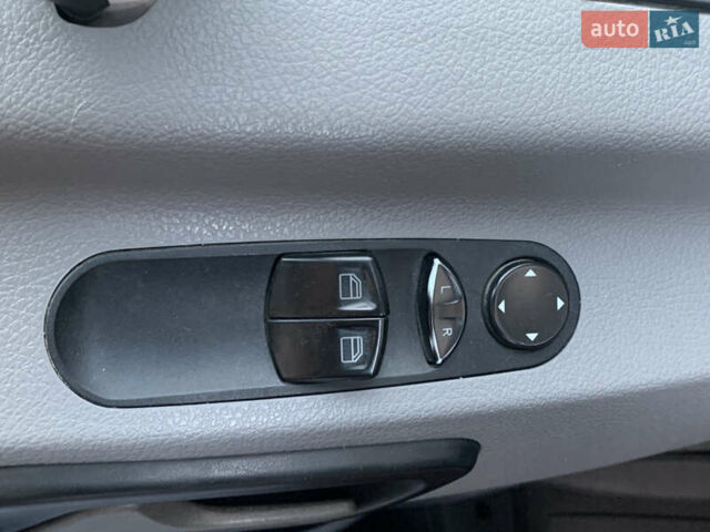 Белый Мерседес Sprinter, объемом двигателя 3 л и пробегом 310 тыс. км за 27990 $, фото 22 на Automoto.ua