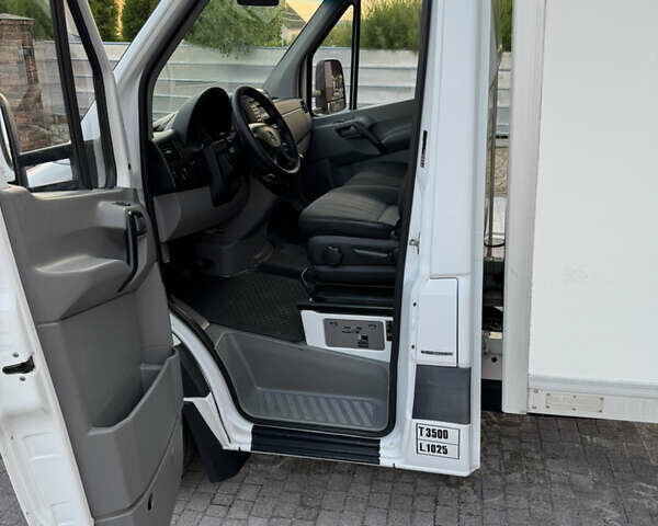 Белый Мерседес Sprinter, объемом двигателя 2.14 л и пробегом 331 тыс. км за 21500 $, фото 16 на Automoto.ua