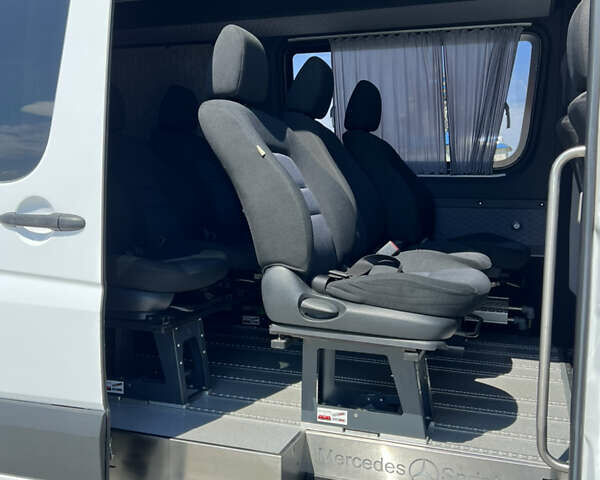 Белый Мерседес Sprinter, объемом двигателя 2.1 л и пробегом 506 тыс. км за 18999 $, фото 11 на Automoto.ua