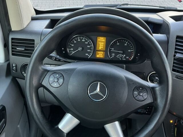 Білий Мерседес Sprinter, об'ємом двигуна 2.1 л та пробігом 320 тис. км за 25000 $, фото 10 на Automoto.ua