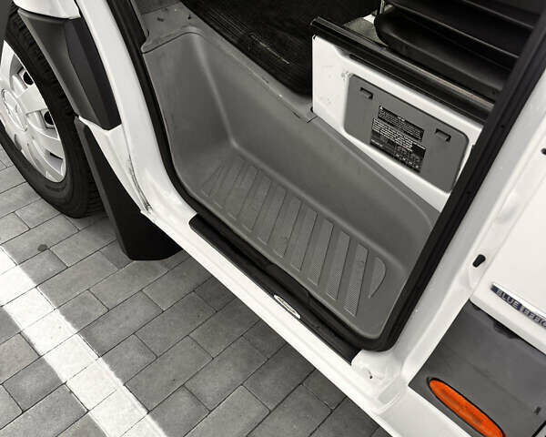 Белый Мерседес Sprinter, объемом двигателя 2.2 л и пробегом 386 тыс. км за 22450 $, фото 20 на Automoto.ua