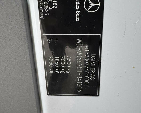 Белый Мерседес Sprinter, объемом двигателя 2.99 л и пробегом 357 тыс. км за 25500 $, фото 18 на Automoto.ua