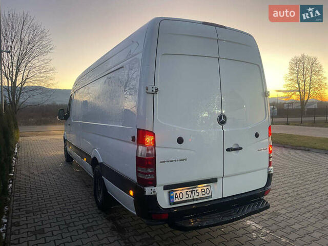 Белый Мерседес Sprinter, объемом двигателя 2.2 л и пробегом 600 тыс. км за 22500 $, фото 2 на Automoto.ua