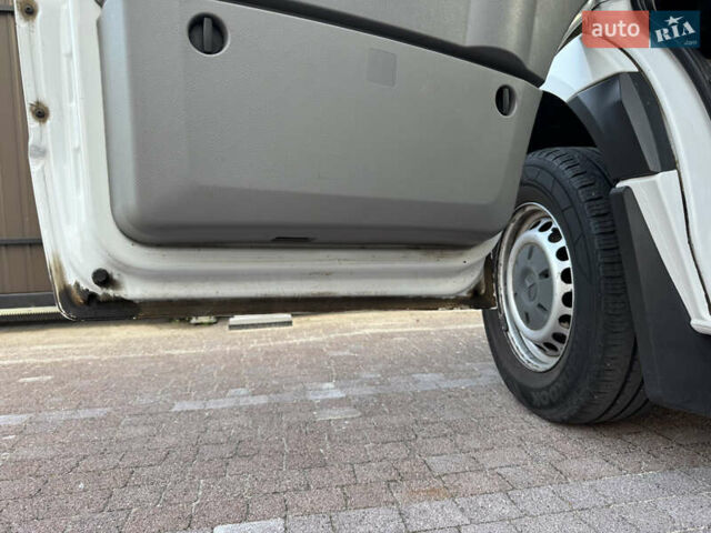Белый Мерседес Sprinter, объемом двигателя 2.14 л и пробегом 331 тыс. км за 21500 $, фото 13 на Automoto.ua