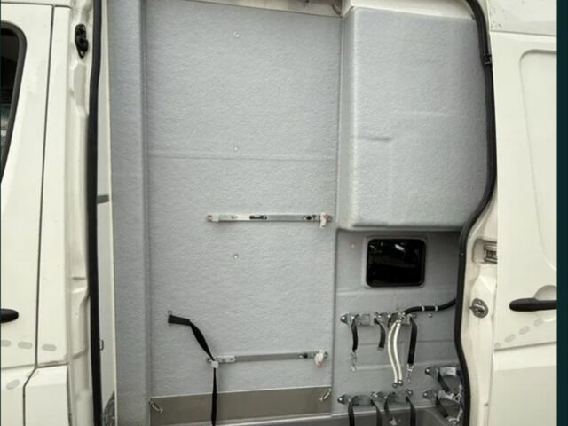 Белый Мерседес Sprinter, объемом двигателя 2.2 л и пробегом 333 тыс. км за 20374 $, фото 2 на Automoto.ua