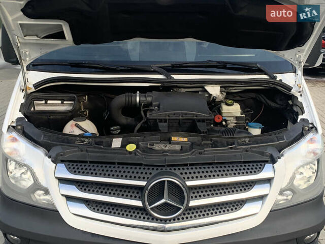 Белый Мерседес Sprinter, объемом двигателя 3 л и пробегом 307 тыс. км за 27990 $, фото 35 на Automoto.ua