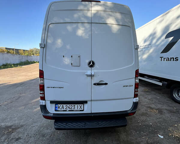 Белый Мерседес Sprinter, объемом двигателя 3 л и пробегом 313 тыс. км за 31000 $, фото 4 на Automoto.ua