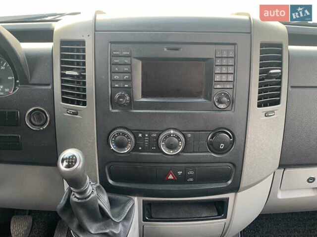 Белый Мерседес Sprinter, объемом двигателя 3 л и пробегом 307 тыс. км за 27990 $, фото 14 на Automoto.ua