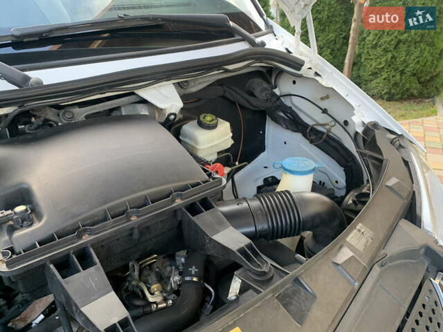 Белый Мерседес Sprinter, объемом двигателя 3 л и пробегом 310 тыс. км за 27990 $, фото 33 на Automoto.ua