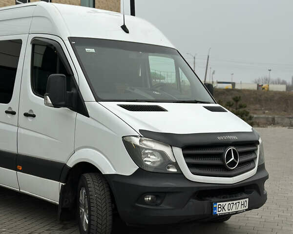 Белый Мерседес Sprinter, объемом двигателя 2.14 л и пробегом 470 тыс. км за 15800 $, фото 1 на Automoto.ua