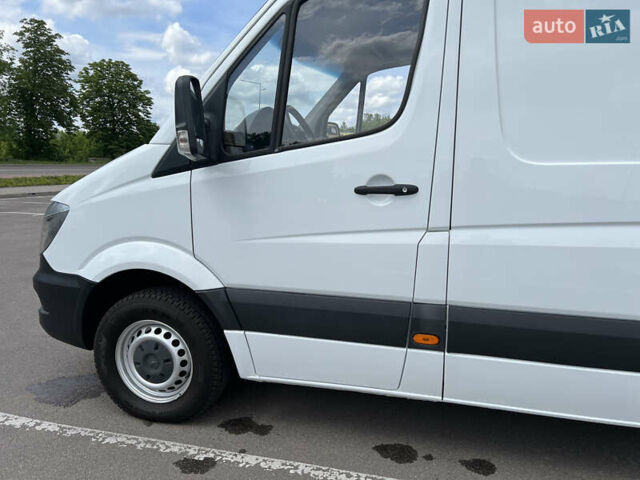 Белый Мерседес Sprinter, объемом двигателя 2.2 л и пробегом 320 тыс. км за 22400 $, фото 6 на Automoto.ua