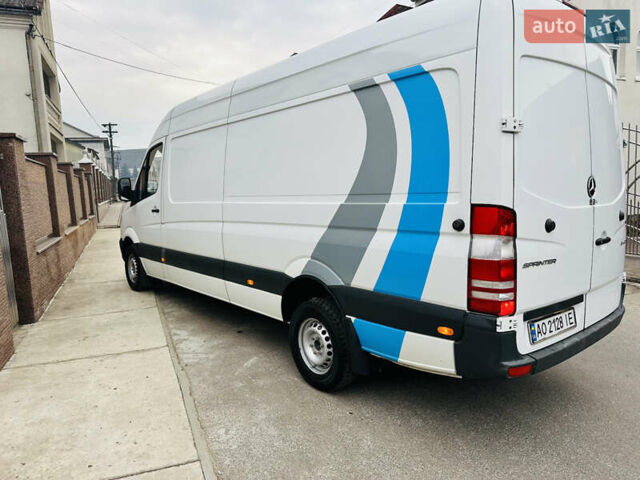 Белый Мерседес Sprinter, объемом двигателя 2.1 л и пробегом 330 тыс. км за 18700 $, фото 126 на Automoto.ua