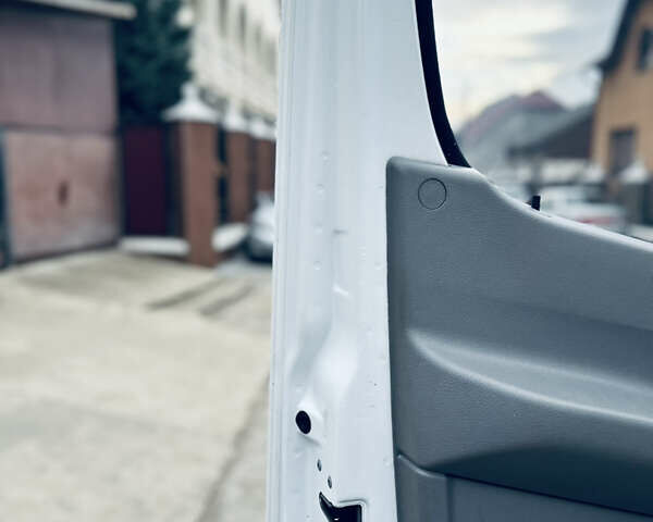 Белый Мерседес Sprinter, объемом двигателя 2.1 л и пробегом 330 тыс. км за 18700 $, фото 103 на Automoto.ua