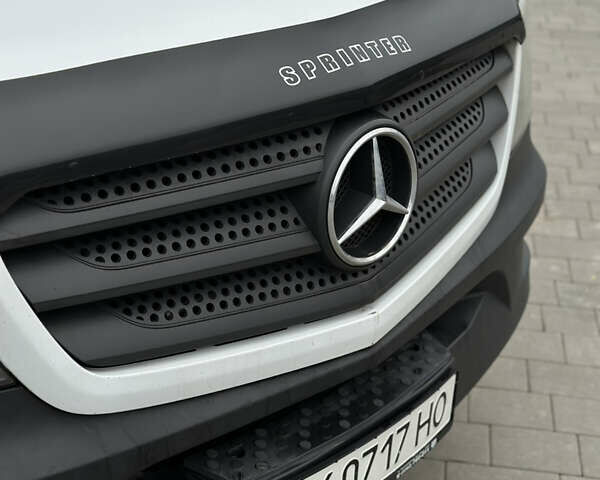 Белый Мерседес Sprinter, объемом двигателя 2.14 л и пробегом 470 тыс. км за 15800 $, фото 6 на Automoto.ua