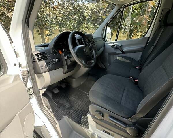 Белый Мерседес Sprinter, объемом двигателя 2.14 л и пробегом 176 тыс. км за 17952 $, фото 15 на Automoto.ua