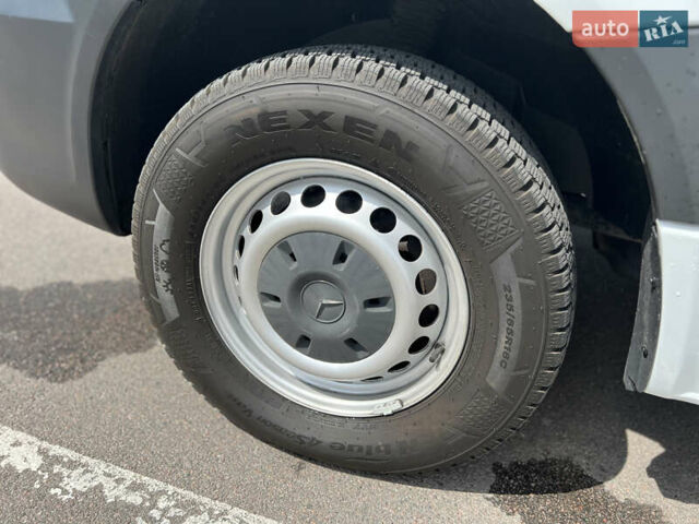 Белый Мерседес Sprinter, объемом двигателя 2.2 л и пробегом 320 тыс. км за 22400 $, фото 19 на Automoto.ua