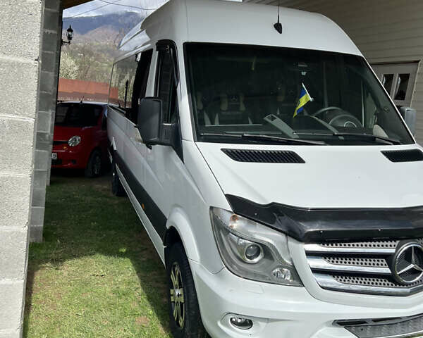 Белый Мерседес Sprinter, объемом двигателя 2.2 л и пробегом 213 тыс. км за 34560 $, фото 1 на Automoto.ua
