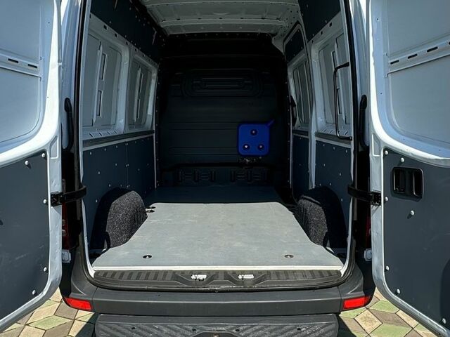 Белый Мерседес Sprinter, объемом двигателя 2.1 л и пробегом 176 тыс. км за 17310 $, фото 7 на Automoto.ua