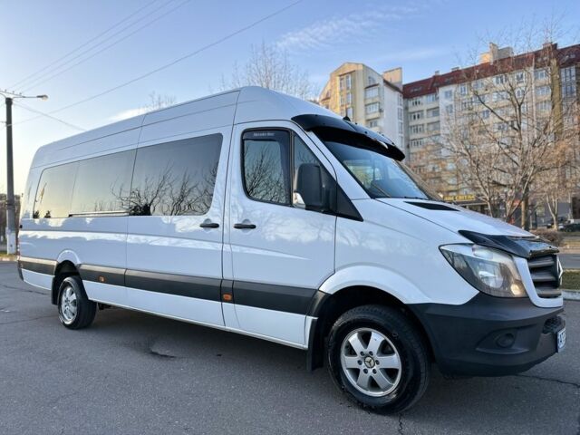 Белый Мерседес Sprinter, объемом двигателя 3 л и пробегом 300 тыс. км за 35500 $, фото 1 на Automoto.ua