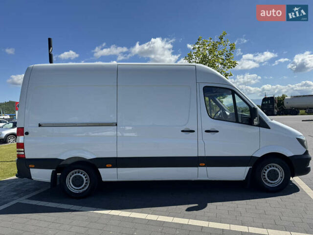 Белый Мерседес Sprinter, объемом двигателя 2.2 л и пробегом 370 тыс. км за 17700 $, фото 3 на Automoto.ua