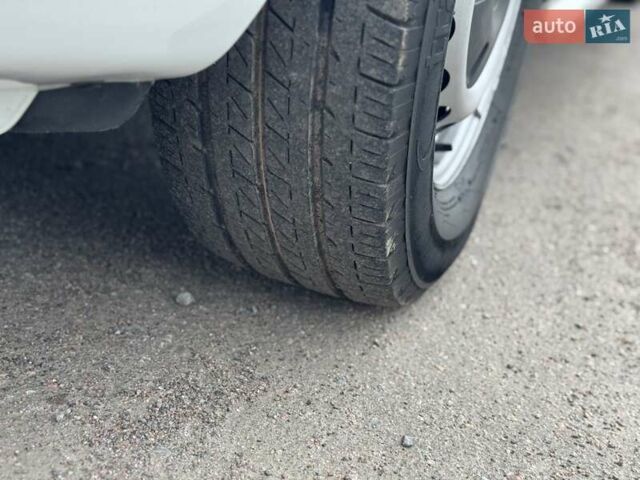 Белый Мерседес Sprinter, объемом двигателя 2.2 л и пробегом 283 тыс. км за 23000 $, фото 20 на Automoto.ua