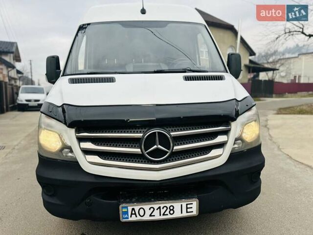 Белый Мерседес Sprinter, объемом двигателя 2.1 л и пробегом 330 тыс. км за 18700 $, фото 1 на Automoto.ua