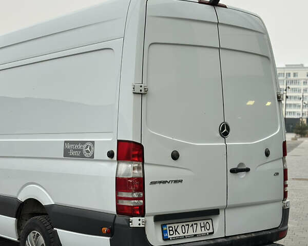 Белый Мерседес Sprinter, объемом двигателя 2.14 л и пробегом 470 тыс. км за 15800 $, фото 8 на Automoto.ua