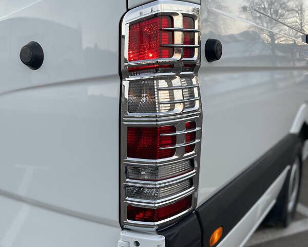 Белый Мерседес Sprinter, объемом двигателя 2.2 л и пробегом 320 тыс. км за 23500 $, фото 21 на Automoto.ua