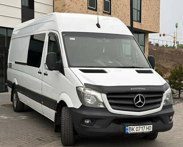 Белый Мерседес Sprinter, объемом двигателя 2.14 л и пробегом 470 тыс. км за 15800 $, фото 2 на Automoto.ua