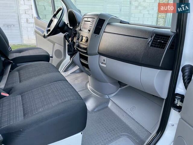 Білий Мерседес Sprinter, об'ємом двигуна 2.1 л та пробігом 320 тис. км за 16900 $, фото 11 на Automoto.ua