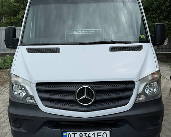 Белый Мерседес Sprinter, объемом двигателя 2.14 л и пробегом 351 тыс. км за 19300 $, фото 2 на Automoto.ua