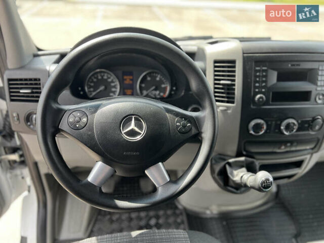 Белый Мерседес Sprinter, объемом двигателя 2.2 л и пробегом 320 тыс. км за 22400 $, фото 22 на Automoto.ua