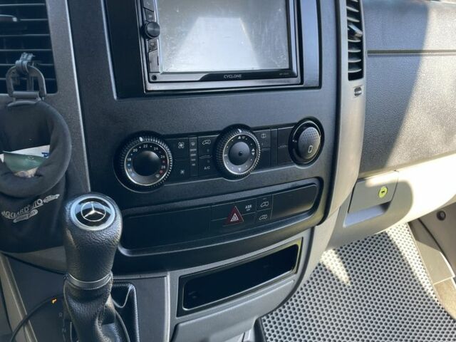 Белый Мерседес Sprinter, объемом двигателя 2.1 л и пробегом 785 тыс. км за 20000 $, фото 5 на Automoto.ua