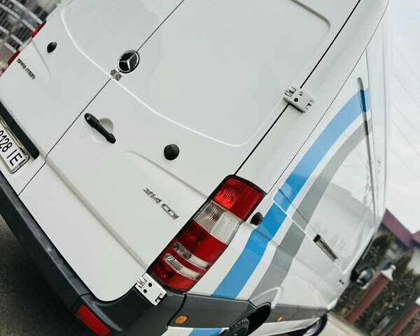 Белый Мерседес Sprinter, объемом двигателя 2.1 л и пробегом 330 тыс. км за 18700 $, фото 80 на Automoto.ua