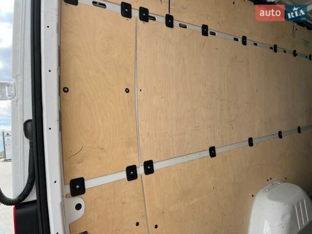 Белый Мерседес Sprinter, объемом двигателя 0 л и пробегом 168 тыс. км за 49421 $, фото 17 на Automoto.ua