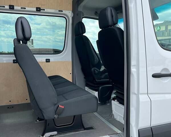 Белый Мерседес Sprinter, объемом двигателя 0 л и пробегом 168 тыс. км за 49421 $, фото 14 на Automoto.ua