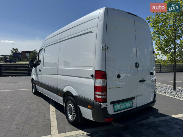 Белый Мерседес Sprinter, объемом двигателя 2.2 л и пробегом 370 тыс. км за 17700 $, фото 6 на Automoto.ua