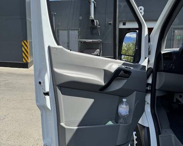 Белый Мерседес Sprinter, объемом двигателя 2.14 л и пробегом 15 тыс. км за 30000 $, фото 4 на Automoto.ua