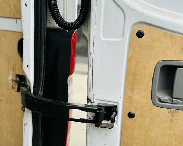 Белый Мерседес Sprinter, объемом двигателя 2.1 л и пробегом 330 тыс. км за 18700 $, фото 91 на Automoto.ua