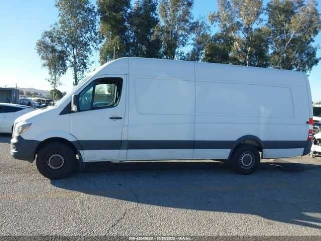 Белый Мерседес Sprinter, объемом двигателя 3 л и пробегом 168 тыс. км за 2500 $, фото 13 на Automoto.ua