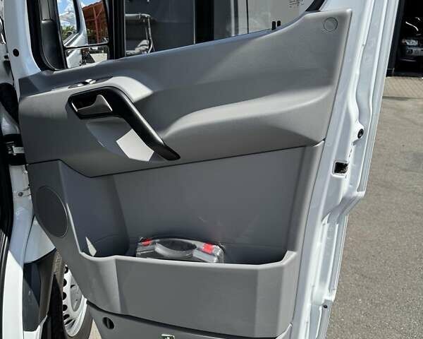 Белый Мерседес Sprinter, объемом двигателя 2.14 л и пробегом 15 тыс. км за 30000 $, фото 3 на Automoto.ua