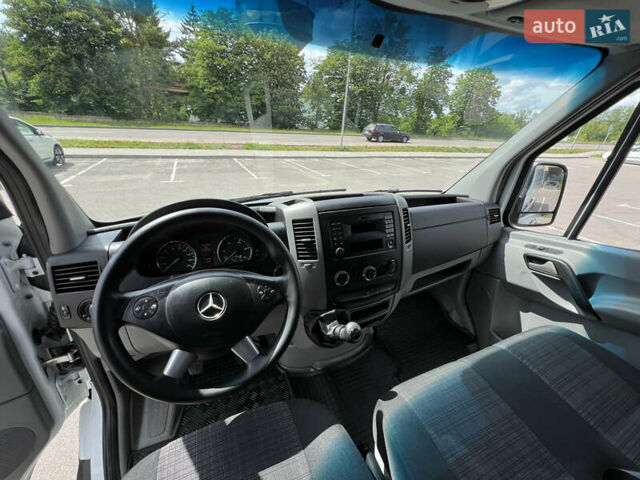 Белый Мерседес Sprinter, объемом двигателя 2.2 л и пробегом 320 тыс. км за 22400 $, фото 21 на Automoto.ua