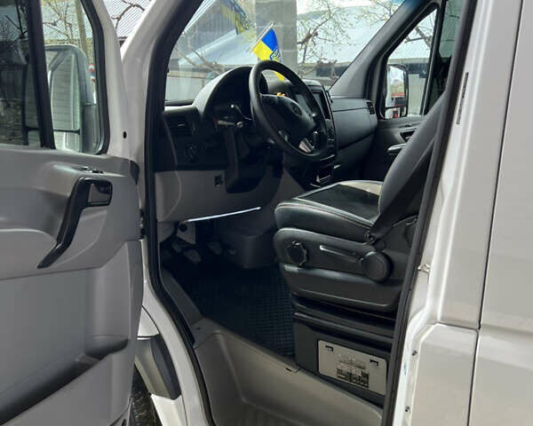 Белый Мерседес Sprinter, объемом двигателя 2.2 л и пробегом 213 тыс. км за 34560 $, фото 17 на Automoto.ua
