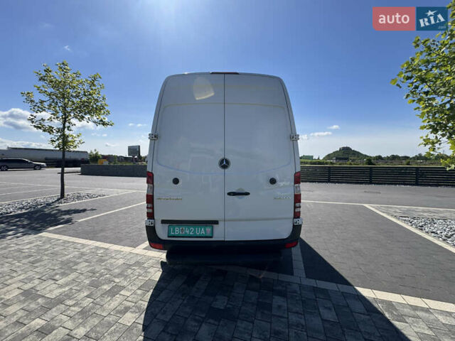 Белый Мерседес Sprinter, объемом двигателя 2.2 л и пробегом 370 тыс. км за 17700 $, фото 5 на Automoto.ua