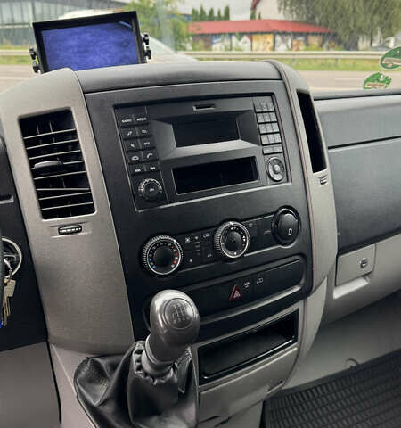 Белый Мерседес Sprinter, объемом двигателя 2.2 л и пробегом 250 тыс. км за 17199 $, фото 14 на Automoto.ua