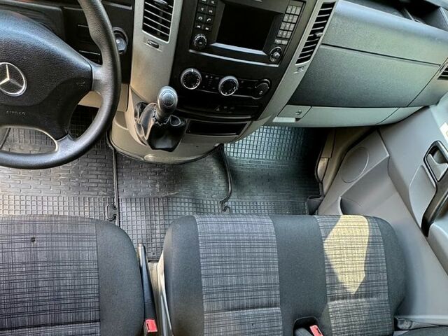 Белый Мерседес Sprinter, объемом двигателя 2.1 л и пробегом 176 тыс. км за 17310 $, фото 9 на Automoto.ua